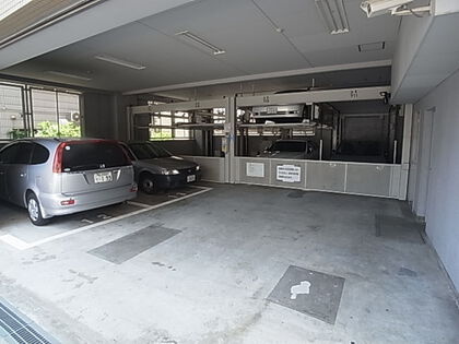 モンテベルデ東梅田の駐車場
