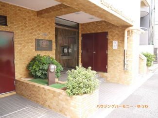 【エントランス】 | 住まいの顔にふさわしい落ち着いた迎賓空間