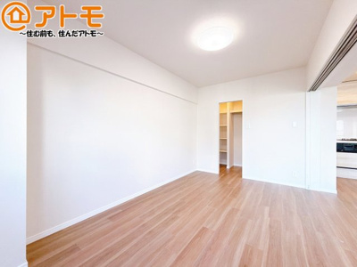 【寝室】 | 新中町ビル | 収納スペースもしっかり確保したお部屋は、収納家具の数も減らせるのでお部屋を広く使えます！