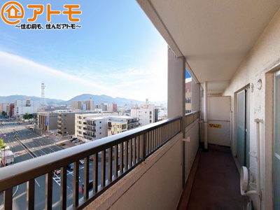 【バルコニー】 | 新中町ビル | 陽当りの良いバルコニーはお洗濯物はもちろんお布団もふかふかになります♪