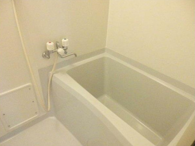 【浴室】 | エスコート代田橋 | 浴室乾燥機付きバス。