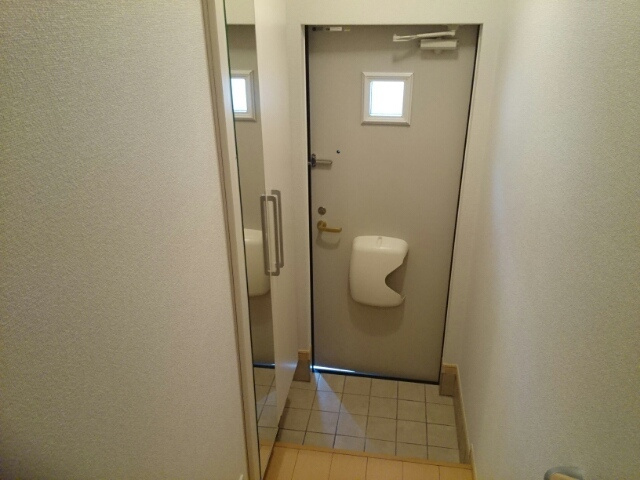 ブリアンジュネスの玄関