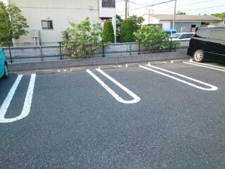 ブリアンジュネスの駐車場