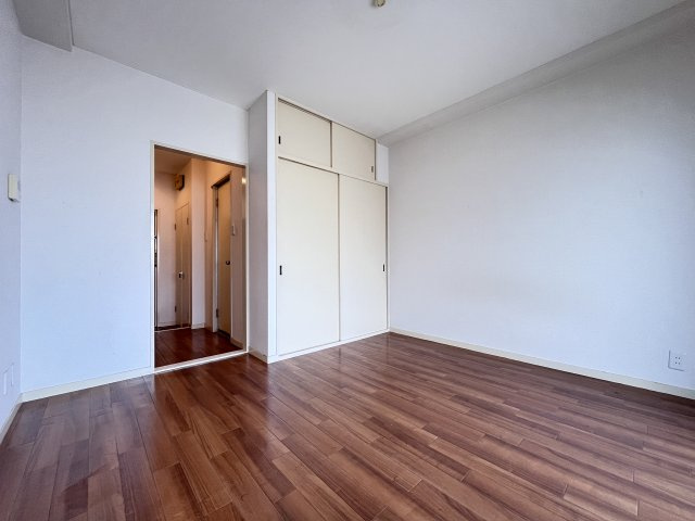 北野商事ビルの洋室