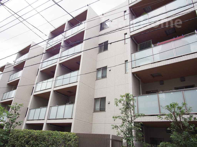 【外観】 | オープンレジデンシア表参道est | 2024年9月室内リフォーム済み、最上階南向き住戸で陽当たり良好です。