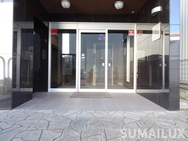 熊本市中央区九品寺６丁目の賃貸マンションのエントランス