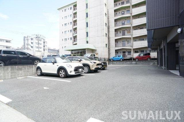 熊本市中央区九品寺６丁目の賃貸マンションの駐車場