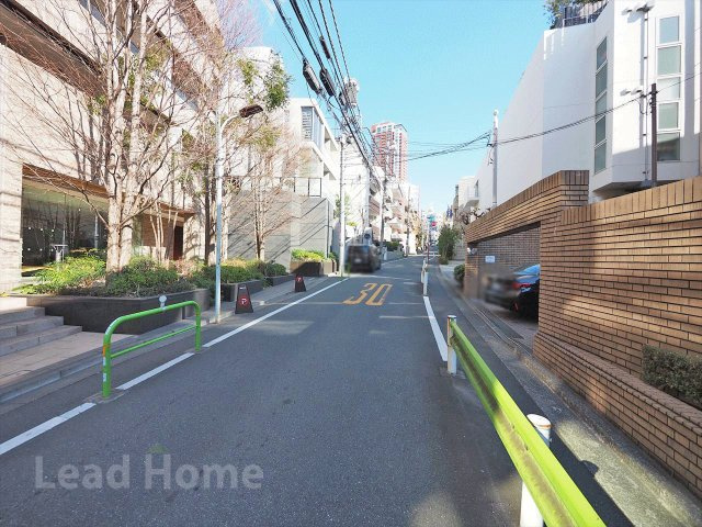 【その他】 | ザ・パークハウス西麻布霞町 | 前面道路