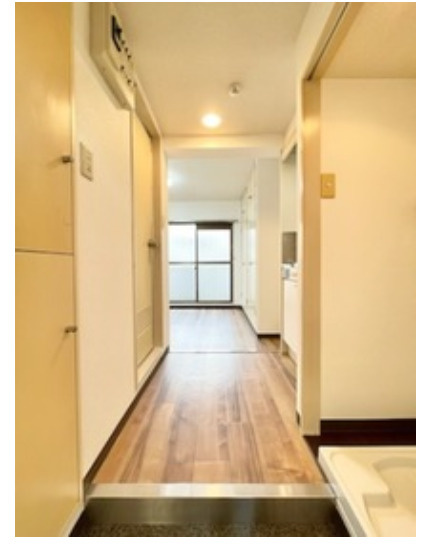 杉並区西荻北３丁目の賃貸マンションの玄関|明るい玄関です