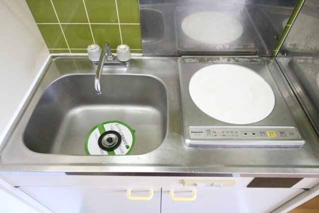 杉並区西荻北３丁目の賃貸マンションのキッチン|コンパクトなキッチンで掃除もラクラク