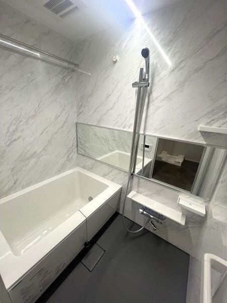 THE LOUNGE LINEAR GATEの浴室