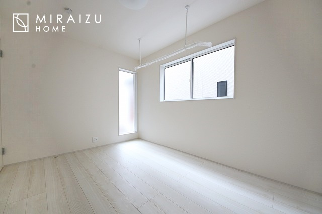 【収納】 | 収納力も自慢です。お洋服がお好きなお客様も多いですよね、衣替えをしなくてもお洋服をしまっておけそうなくらいの広さですね！
