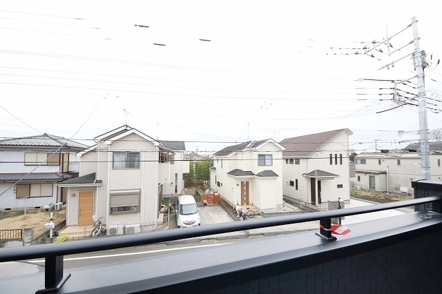 【バルコニー】 | 小鳥の鳴き声で目覚める朝、爽やかな風が入ります。太陽の陽射しでお洗濯物がカラッと乾き、気持ちの良い洋服とお布団で快適に過ごせます。