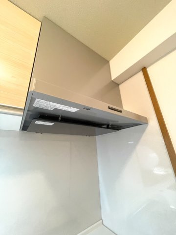 【ReDream】クオレ桂川の設備|●女性の方でも取り外せるワンタッチの換気扇なのでお掃除もラクラクできちゃいますね！
●汚れやすいキッチン周りがキレイに保てます！