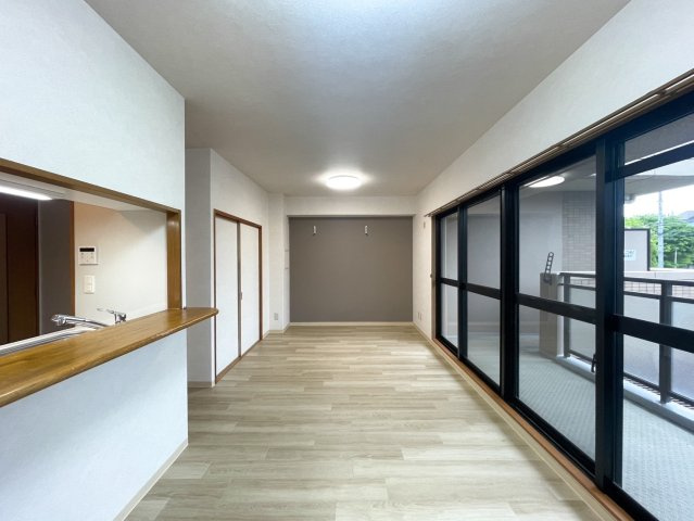 【ReDream】クオレ桂川の居間・リビング|ダイニングテーブル・ソファなどお好みの家具・インテリアを配置してオリジナルの住空間をお楽しみください！

室内（2025年4月）撮影