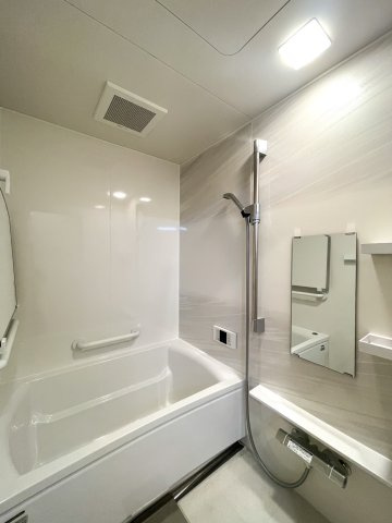 【ReDream】クオレ桂川の浴室|ゆったり広々した浴室！お子様とワイワイ入浴を楽しんだり、一人でまったり寛ぐこともできます！

室内（2025年4月）撮影