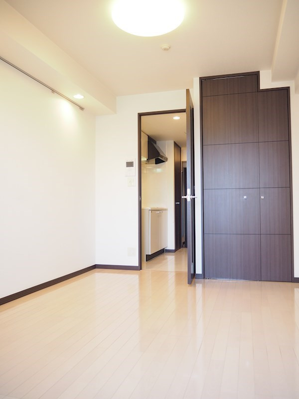 ルーブル両国の洋室