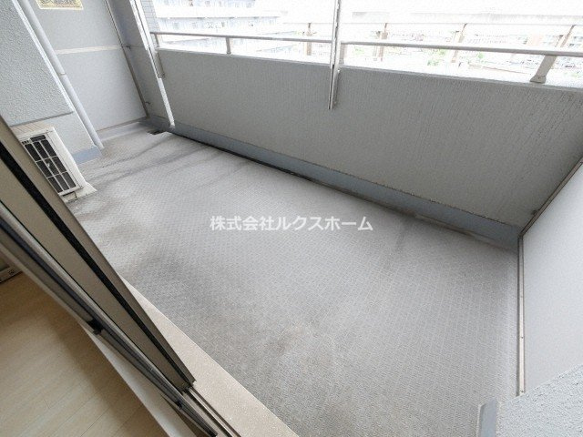 ヴェルドゥール南茨木のバルコニー