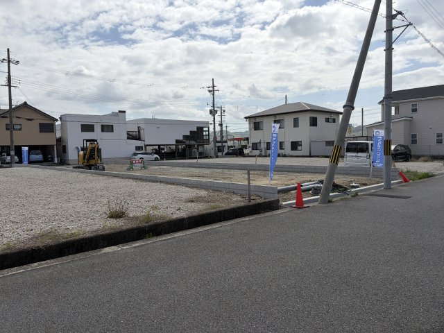 西脇市上野土地２号地（南向き）の前面道路含む現地写真|建築条件なし