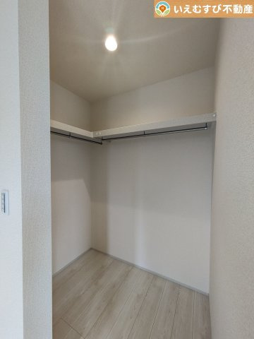 Livele Garden.S　深谷田所町第3の収納|たっぷりの収納力を備えたウォークインクローゼット
たくさん収納できるので季節物やかさばるバッグなども片付きます♪
