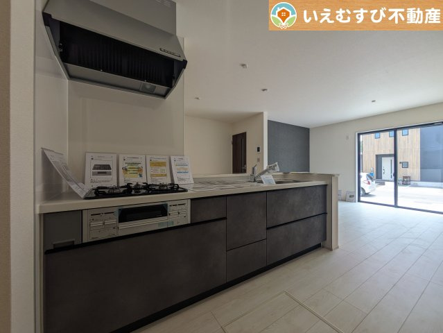Livele Garden.S　深谷田所町第3のキッチン|機能性収納性に溢れるキッチン
収納もたっぷり付いていてすっきり片付く！毎日楽しくお料理が出来そうです！