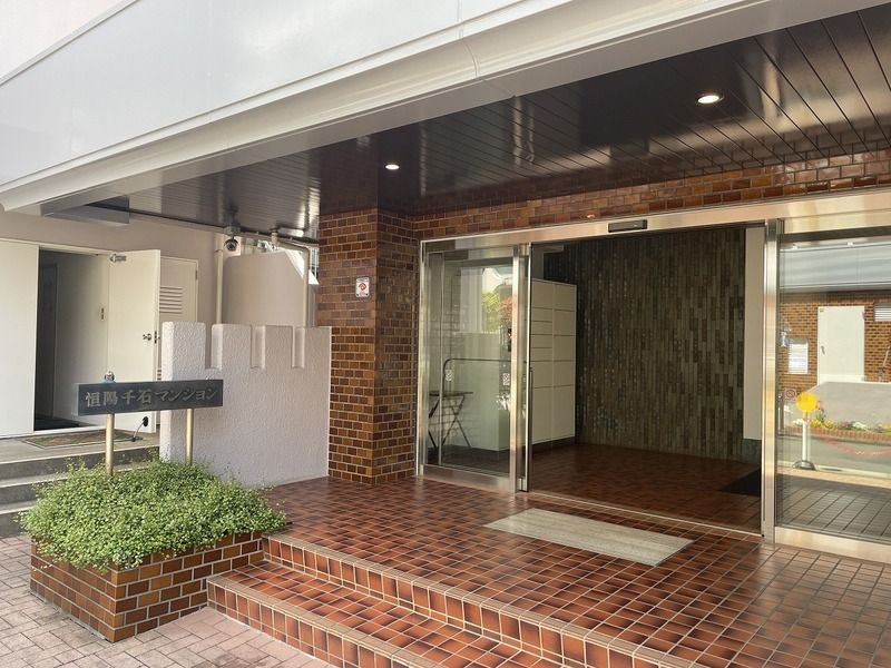 恒陽千石マンションB棟のエントランス