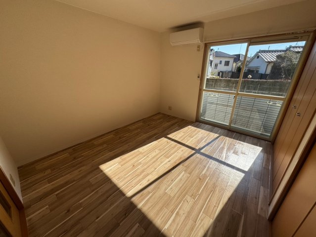 豊中市刀根山４丁目のアパートの居間・リビング