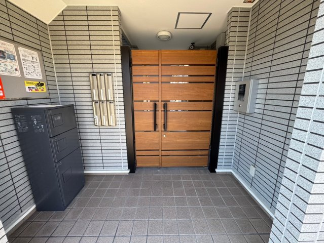 豊中市刀根山４丁目のアパートのエントランス