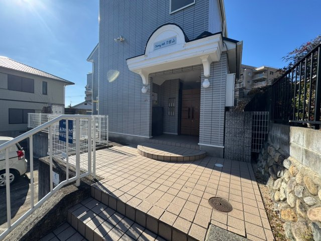 豊中市刀根山４丁目のアパートのエントランス