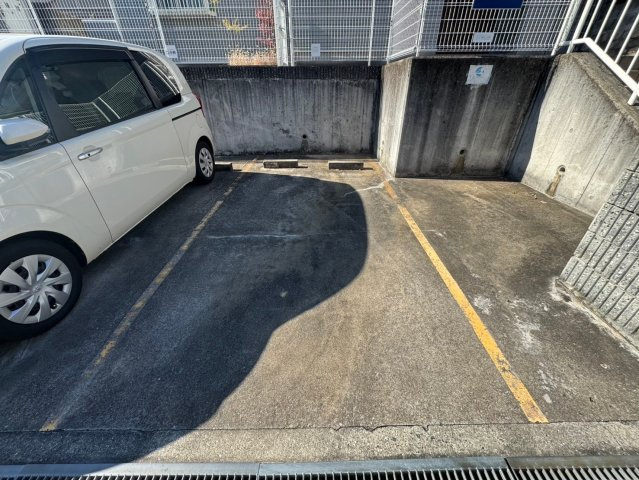 豊中市刀根山４丁目のアパートの駐車場