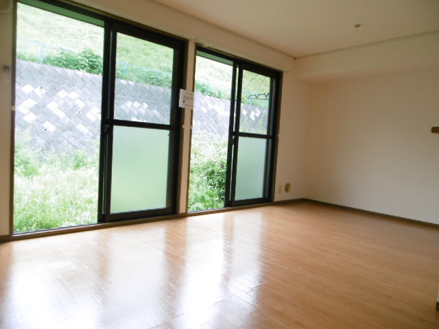 【居間・リビング】 | ファミール田中　A