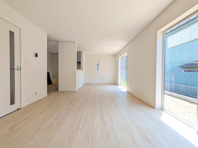 八王子市　泉町　新築一戸建て　２６期の居間・リビング|～20.0帖の明るいLDKで、家族団欒の時間をお過ごしいただけます～