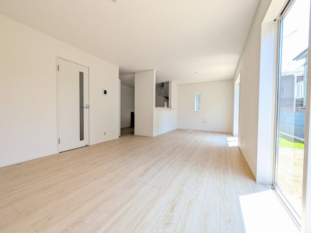 八王子市　泉町　新築一戸建て　２６期の居間・リビング|～20.0帖の明るいLDKで、家族団欒の時間をお過ごしいただけます～