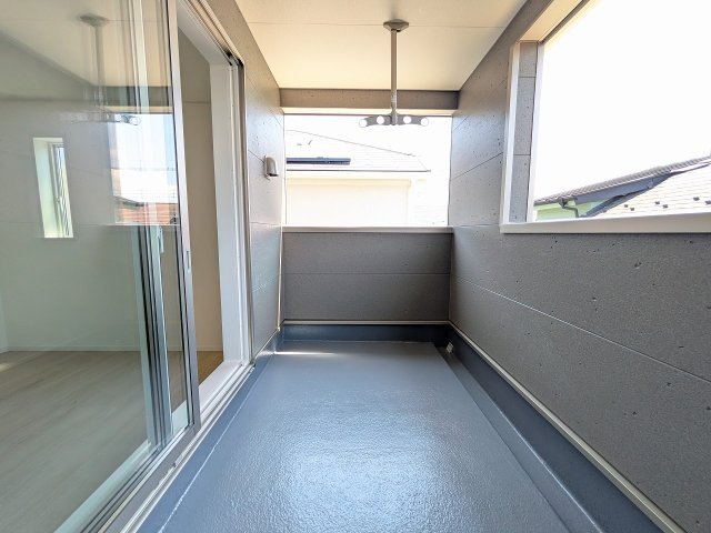 八王子市　泉町　新築一戸建て　２６期のバルコニー|～急な雨も安心のインナーバルコニーです～