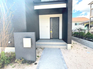 【玄関】 | 西区山田新町1【P４台可】【限定1棟】