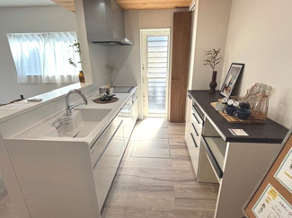 【キッチン】 | 西区山田新町1【P４台可】【限定1棟】 | オール電化☆機能的なシステムキッチン☆IHクッキングヒーター