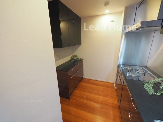 【キッチン】 | パークコート赤坂桜坂 | ディスポーザー付き、収納スペースも豊富です。