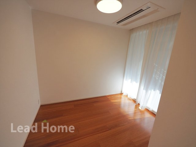 【洋室】 | パークコート赤坂桜坂 | バルコニーに面した洋室（約5.1帖）クローゼット付き。