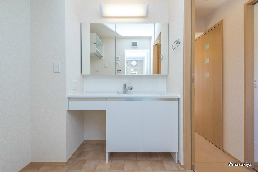 ベル・ラフィーネの洗面所|洗面・脱衣　シャンプードレッサー付き。