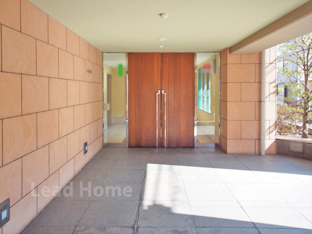 【エントランス】 | パロス白金 | オートロック付きでセキュリティ面も安心。