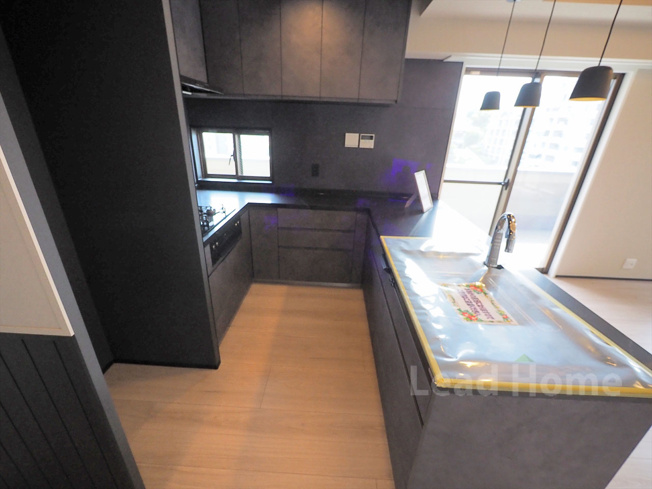 【キッチン】 | パロス白金 | 使い勝手の良いコの字型システムキッチン。