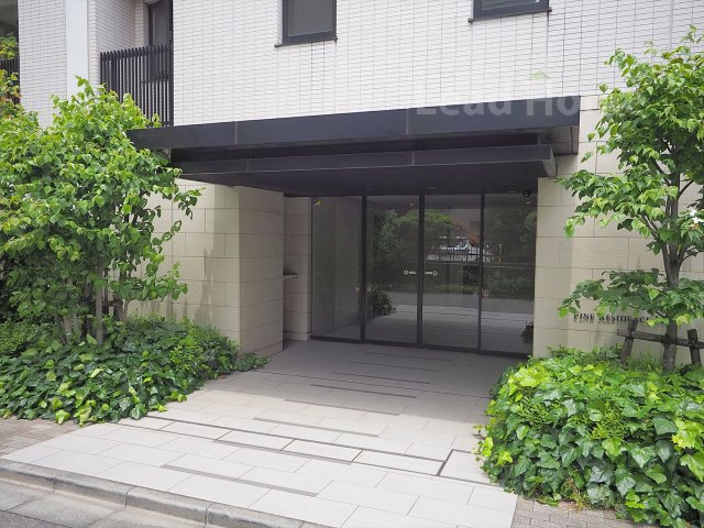 【エントランス】 | ファインレジデンス三田 | オートロック付き・24時間オンラインセキュリティシステムを採用しており防犯面も充実！