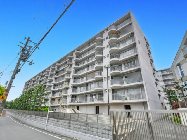 山科音羽マンションＢ棟の外観