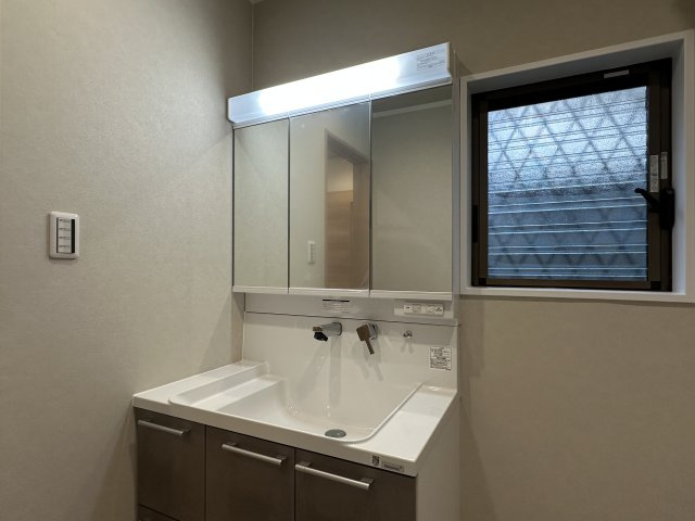 明石市魚住町錦が丘１丁目戸建の独立洗面台