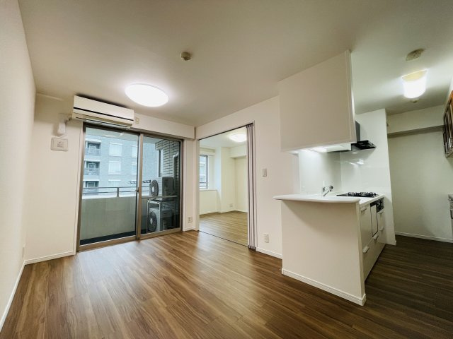 【居間・リビング】 | ランドステージ白金台 | 写真はリフォーム前のものです。