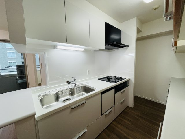 【居間・リビング】 | ランドステージ白金台 | 写真はリフォーム前のものです。