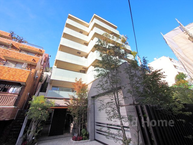 【外観】 | ロイヤルシーズン南麻布 | 港区南麻布3丁目に建つ「ロイヤルシーズン南麻布 」。地下1階付地上7階建・総戸数19戸のマンションです。