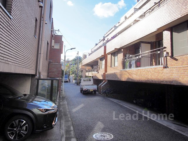 【その他】 | ロイヤルシーズン南麻布 | 南北線「白金高輪」駅から徒歩約11分の閑静な住宅街。