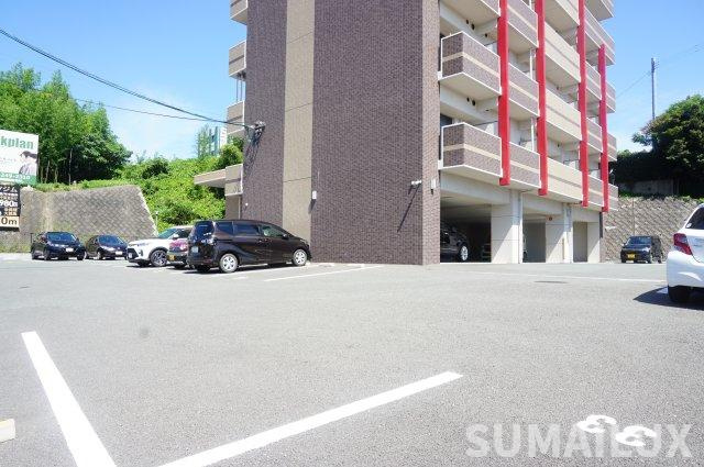 エレイネ須屋の駐車場