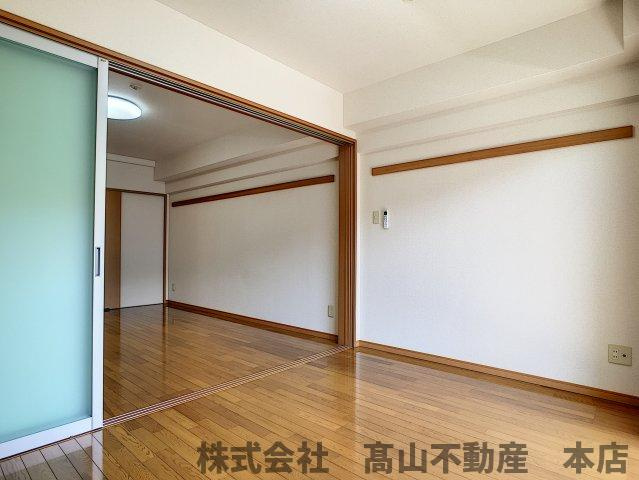 レジェンド桜参番館の居間・リビング